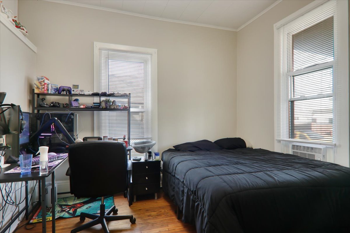 910 N Center Street, Bloomington, IL 61701