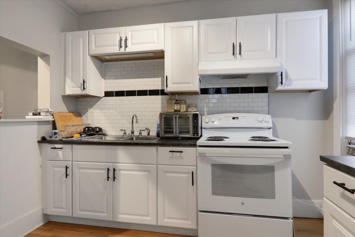 910 N Center Street, Bloomington, IL 61701