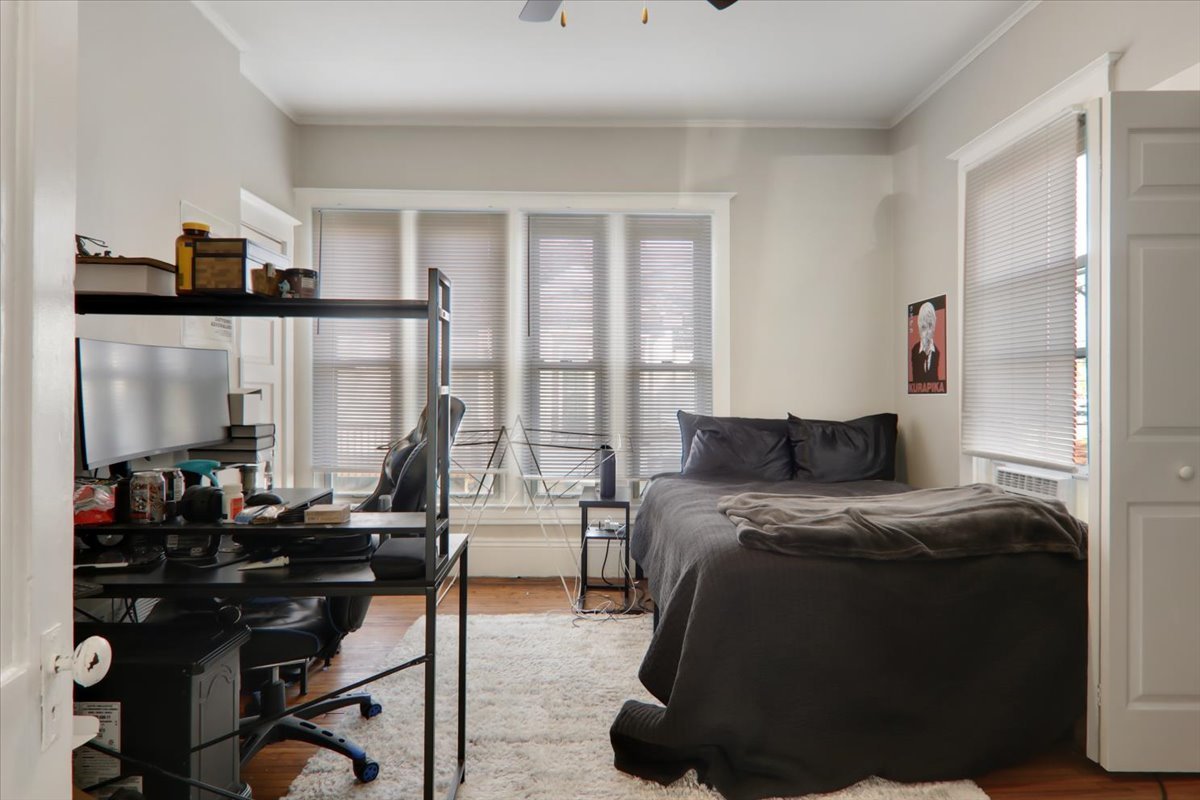 910 N Center Street, Bloomington, IL 61701