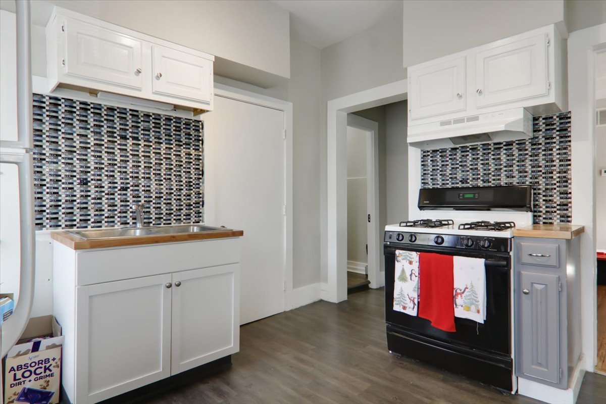 910 N Center Street, Bloomington, IL 61701