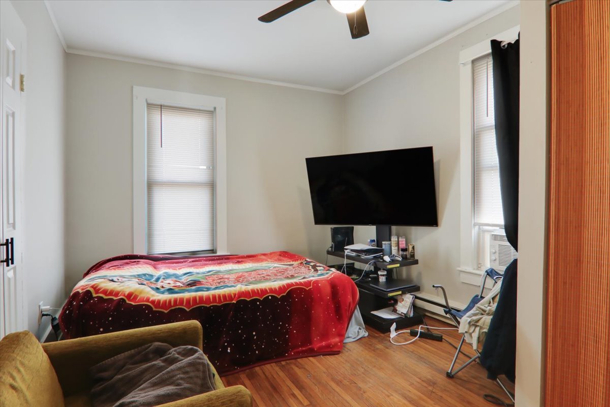 910 N Center Street, Bloomington, IL 61701