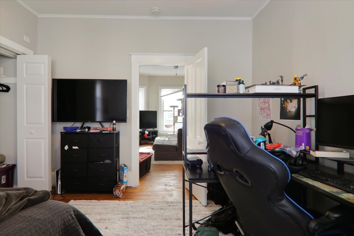 910 N Center Street, Bloomington, IL 61701