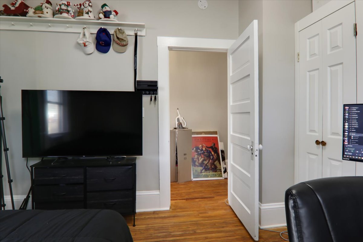 910 N Center Street, Bloomington, IL 61701