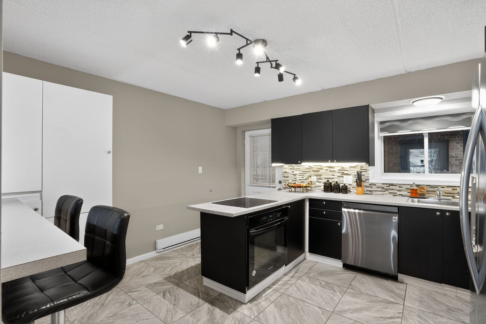 971 N Rohlwing Road #G-B, Addison, IL 60101