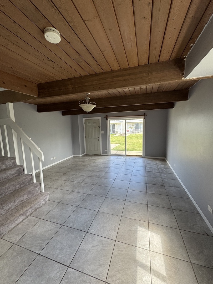 420 Meadowgreen Lane, Round Lake Beach, IL 60073