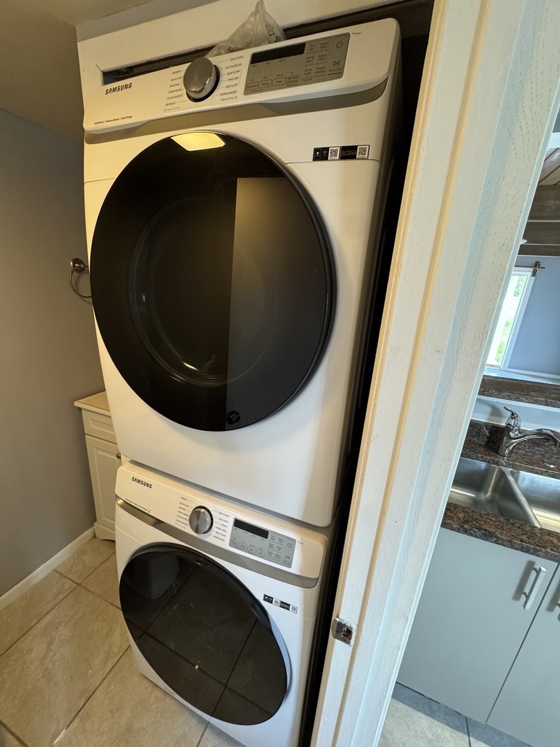 420 Meadowgreen Lane, Round Lake Beach, IL 60073