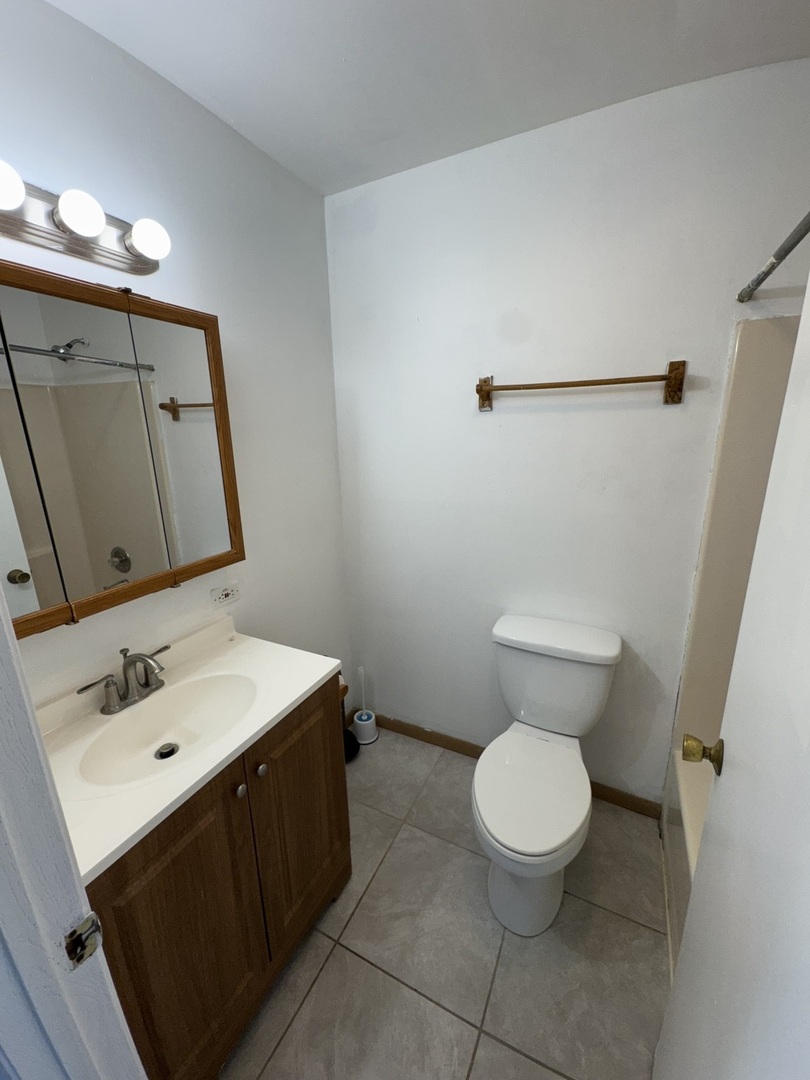 420 Meadowgreen Lane, Round Lake Beach, IL 60073