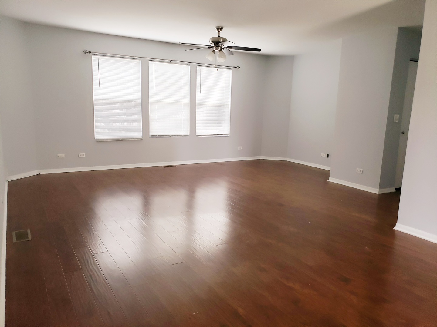 292 Waterbury Circle, Oswego, IL 60543