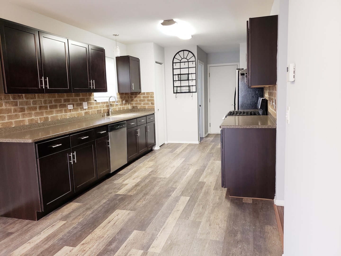 292 Waterbury Circle, Oswego, IL 60543