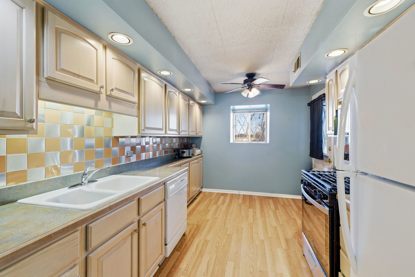 13616 Royal Court #207, Crestwood, IL 60418