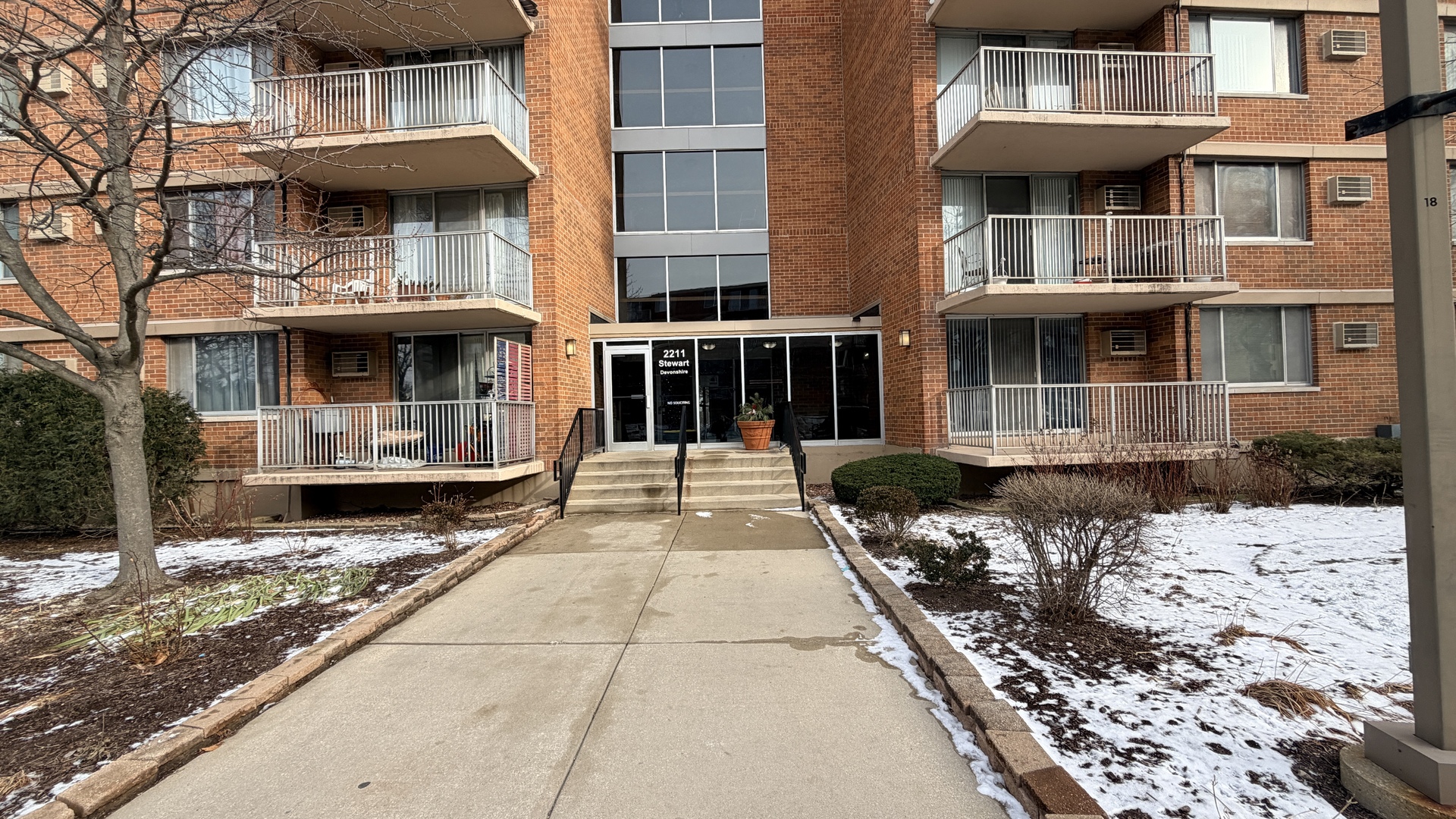 2211 S Stewart Avenue #3D, Lombard, IL 60148