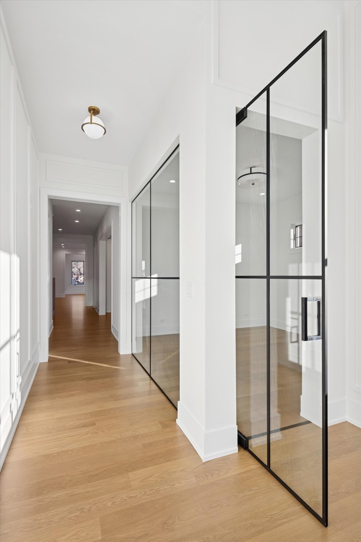 153 S Kenmore Avenue, Elmhurst, IL 60126