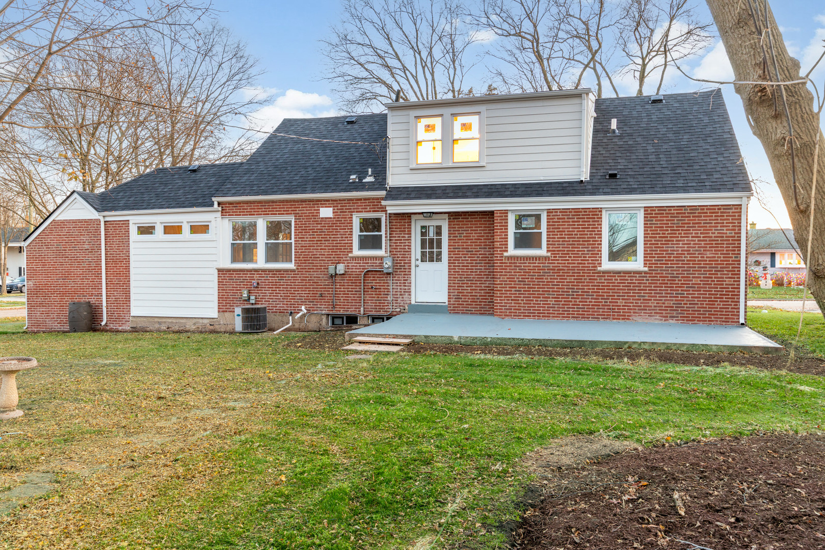 102 W Potomac Avenue, Lombard, IL 60148