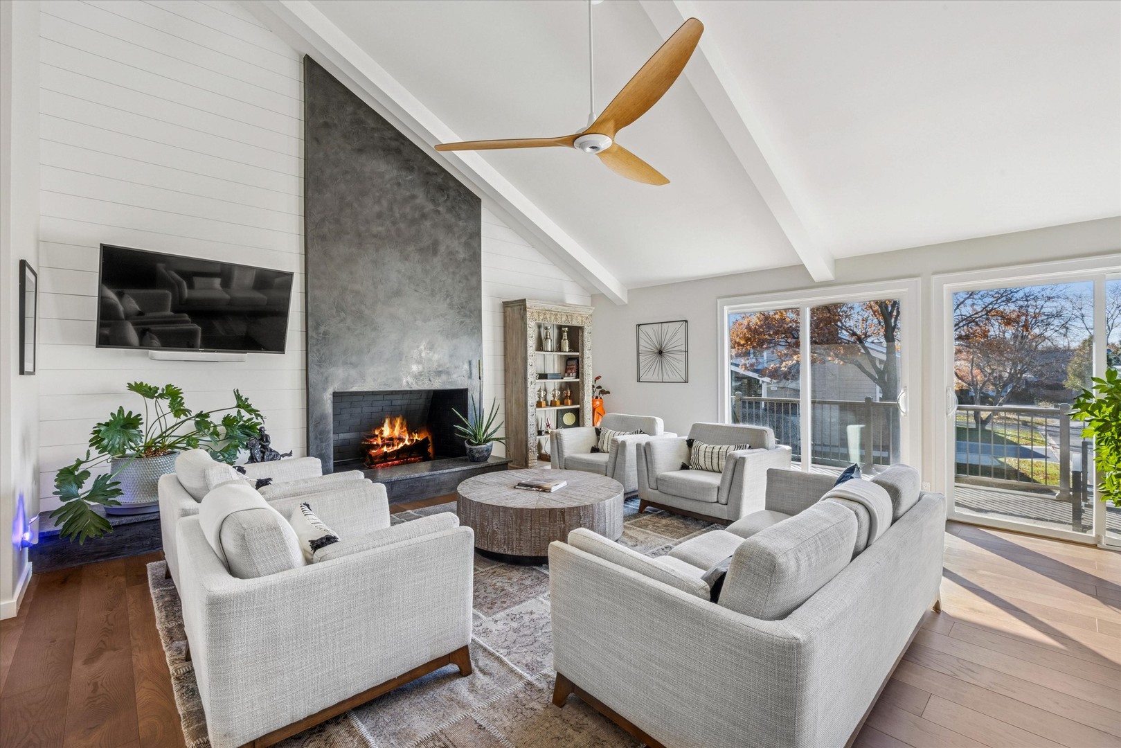 165 Briarwood North, Oak Brook, IL 60523