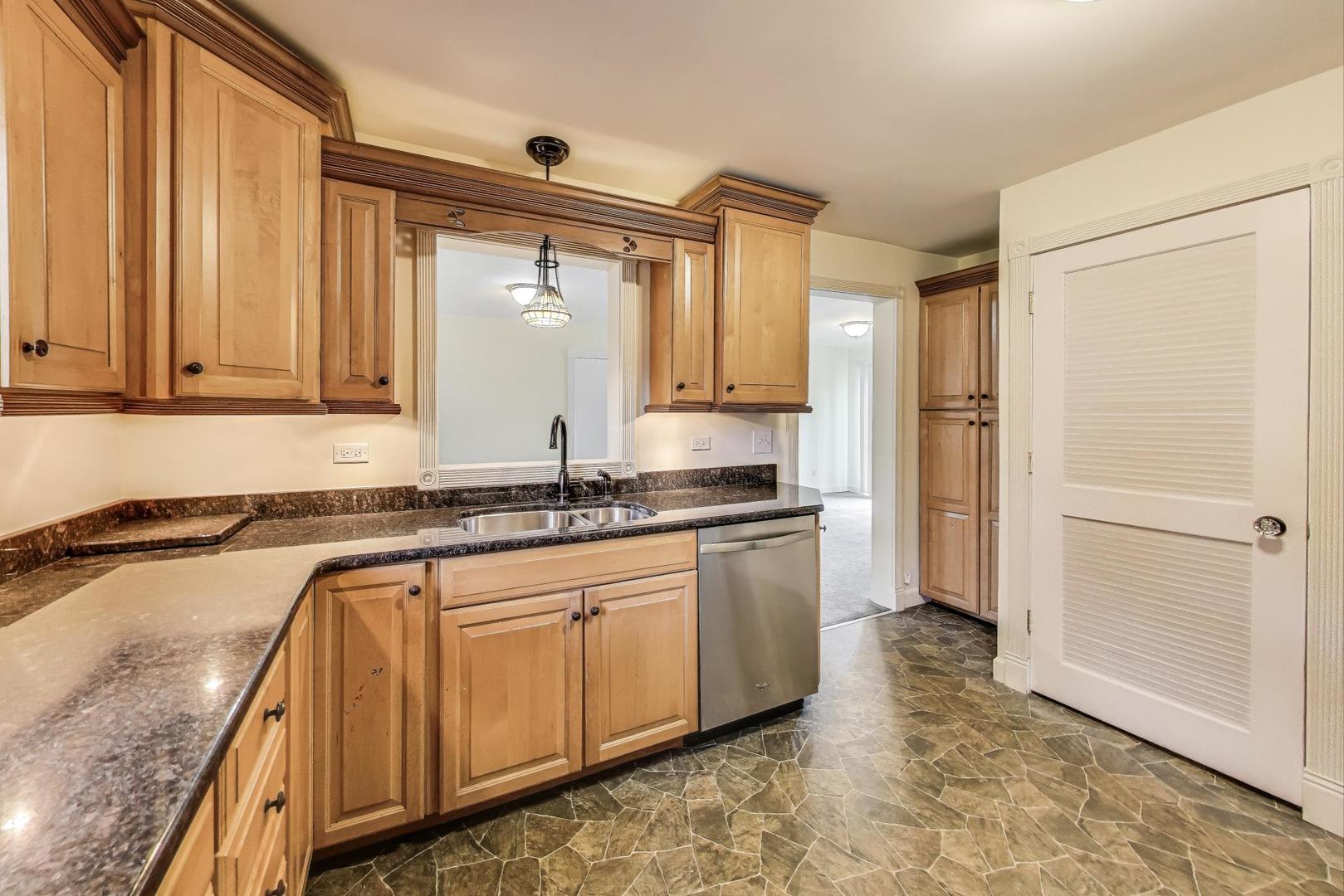 7339 S Park Avenue, Burr Ridge, IL 60527