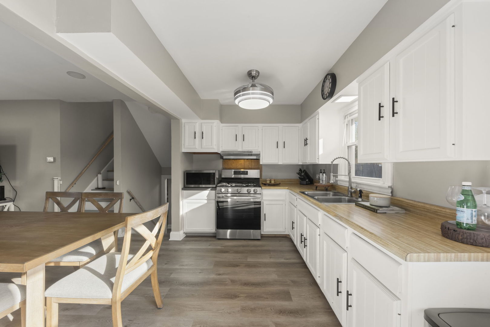 665 W Lake Manor Drive, Addison, IL 60101