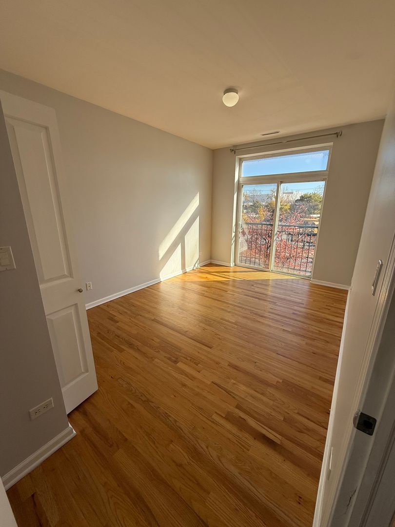 2520 S Oakley Avenue #201, Chicago, IL 60608