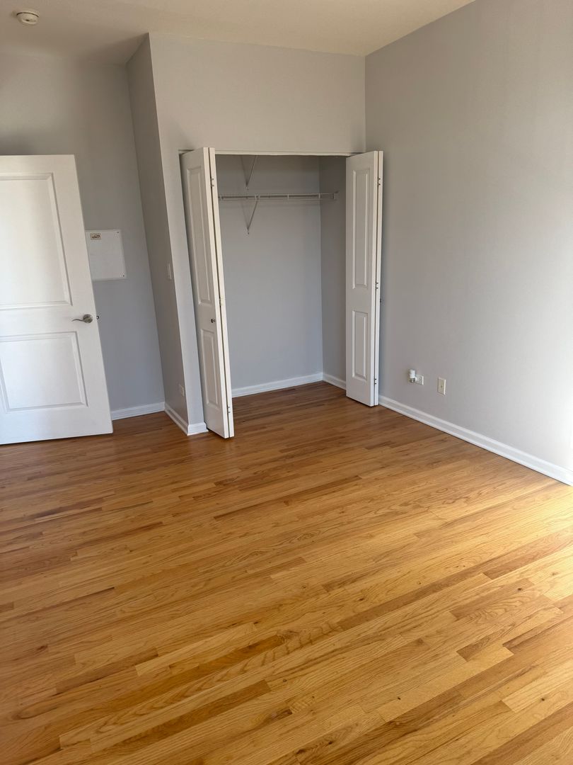 2520 S Oakley Avenue #201, Chicago, IL 60608