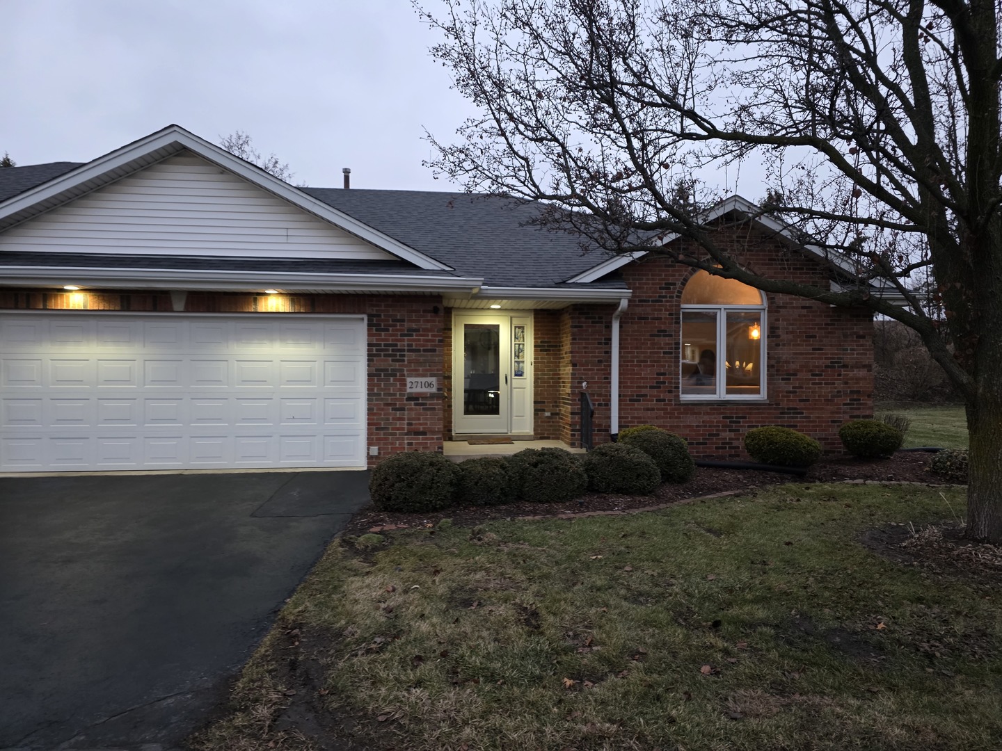27106 S Fountainview Drive, Crete, IL 60417
