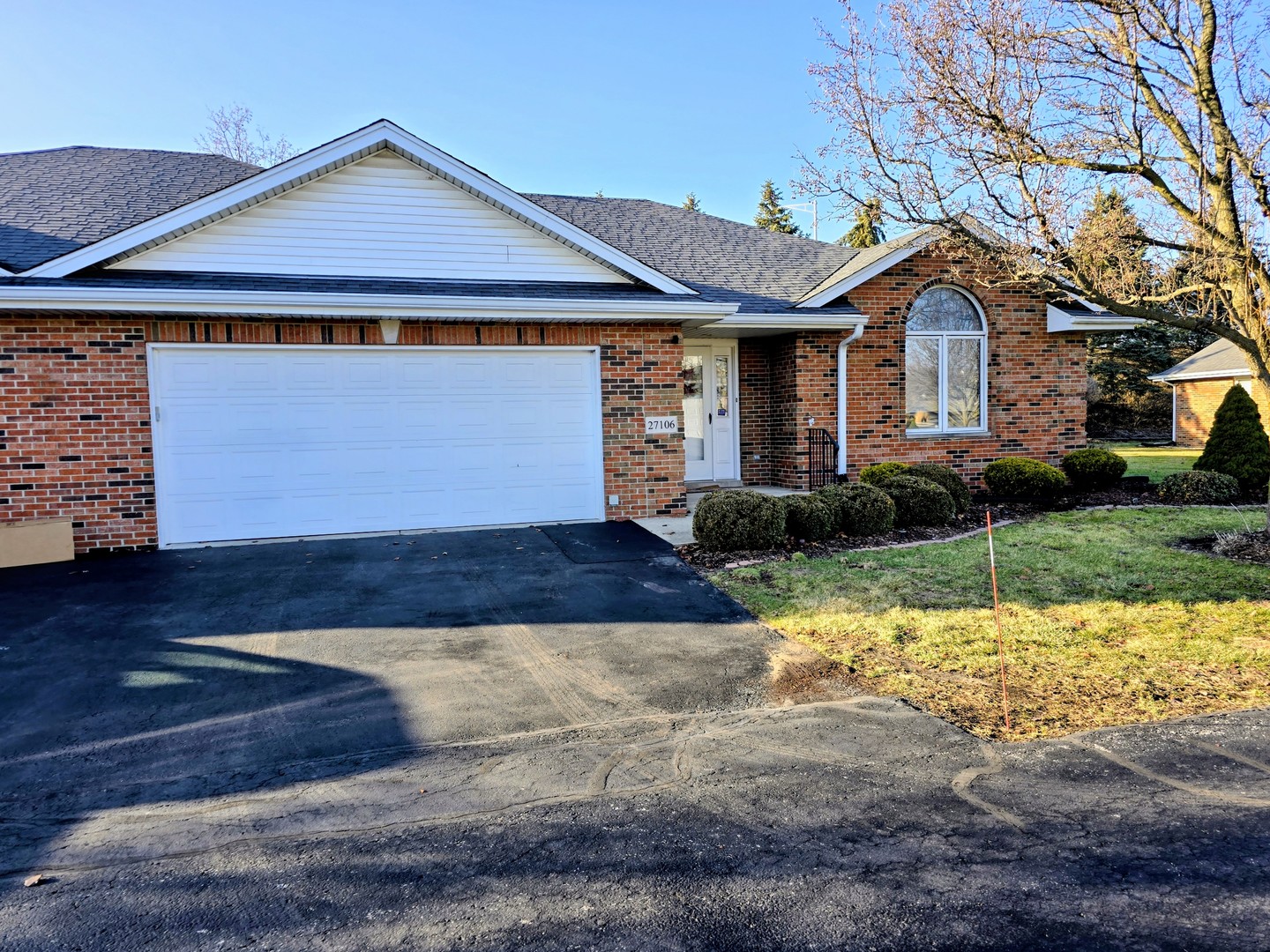 27106 S Fountainview Drive, Crete, IL 60417