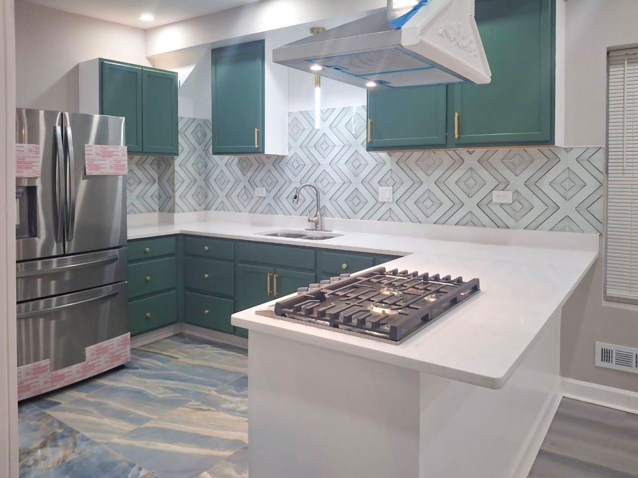 8305 S MARYLAND Avenue, Chicago, IL 60619