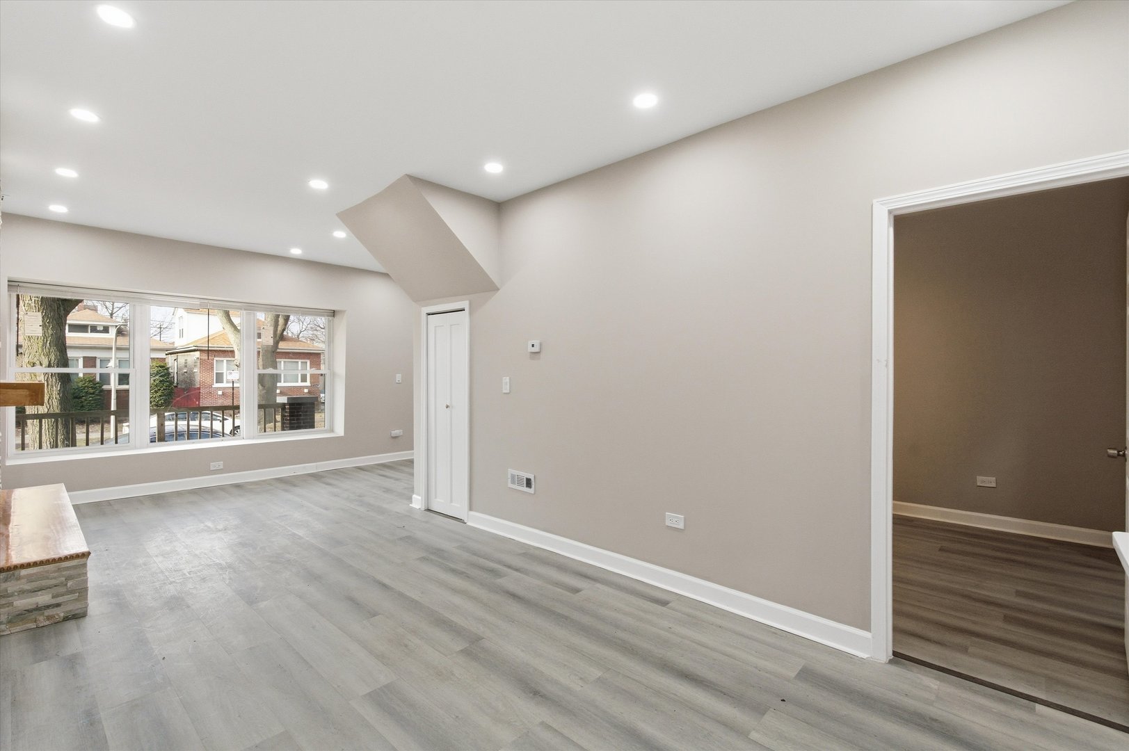 8305 S MARYLAND Avenue, Chicago, IL 60619