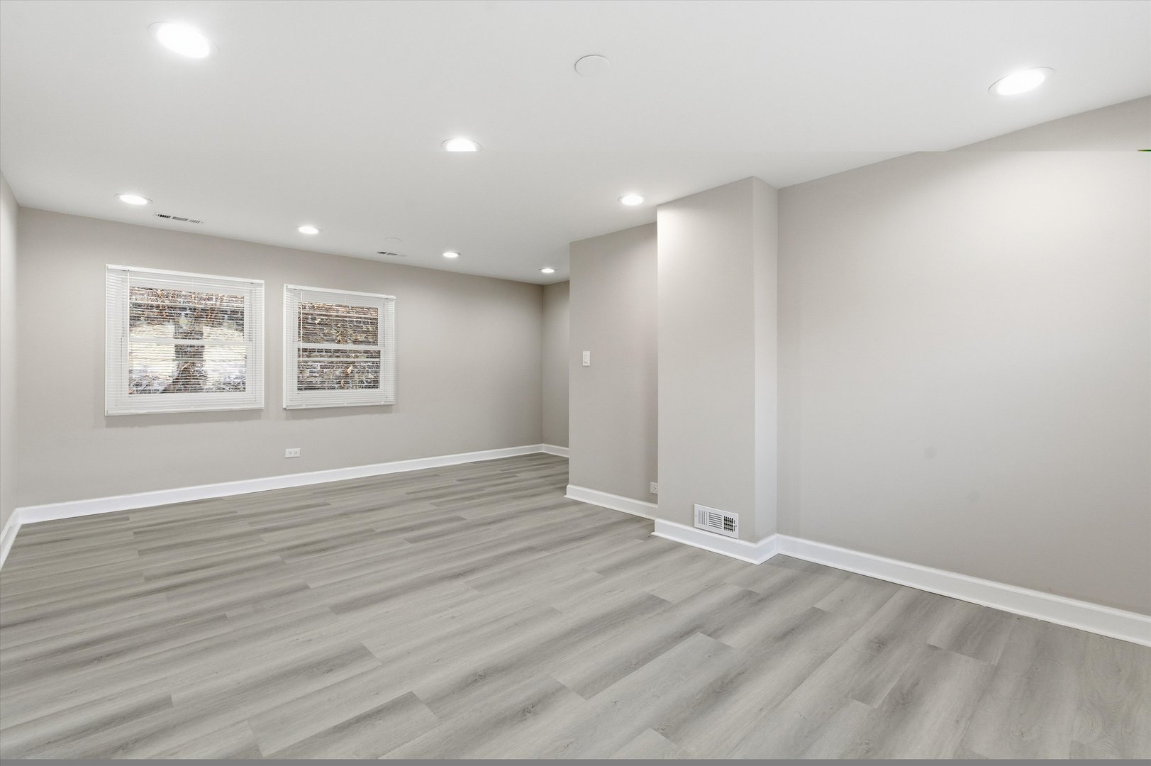 8305 S MARYLAND Avenue, Chicago, IL 60619