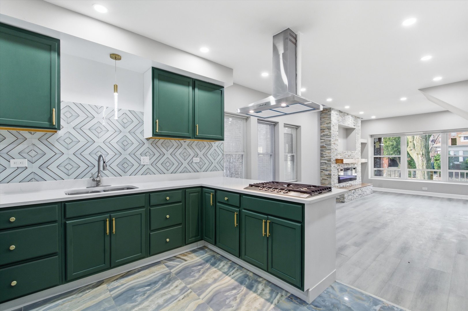 8305 S MARYLAND Avenue, Chicago, IL 60619