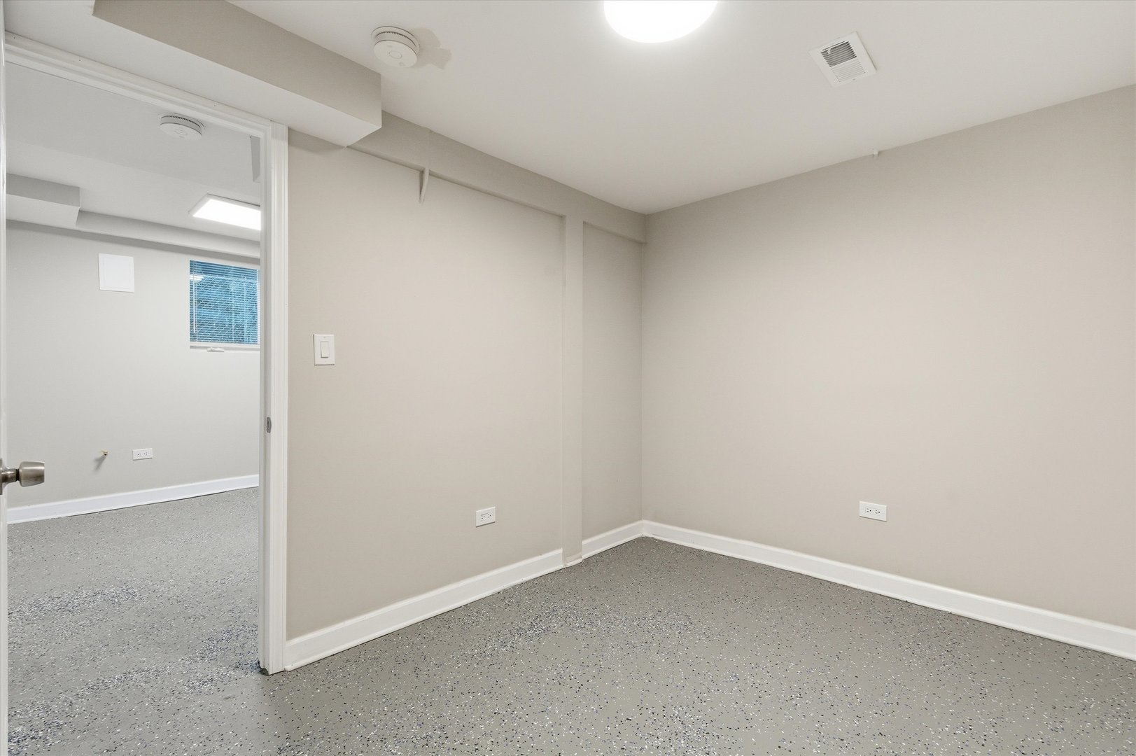 8305 S MARYLAND Avenue, Chicago, IL 60619