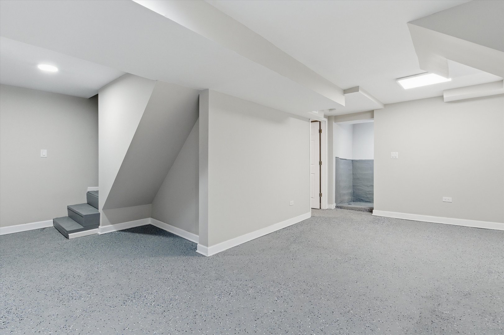 8305 S MARYLAND Avenue, Chicago, IL 60619