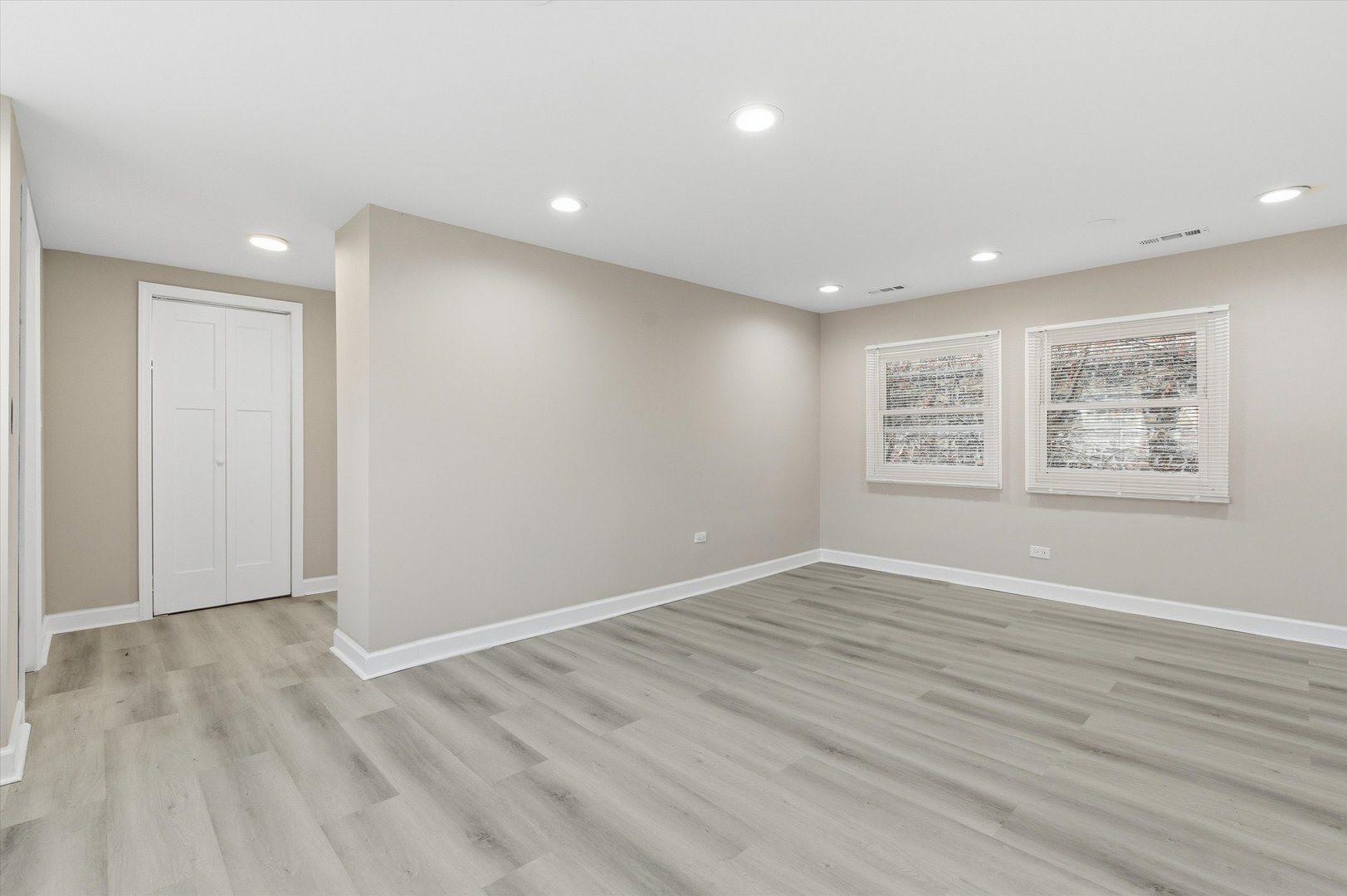 8305 S MARYLAND Avenue, Chicago, IL 60619