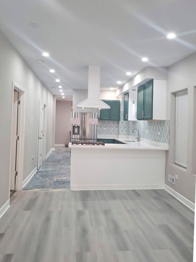 8305 S MARYLAND Avenue, Chicago, IL 60619