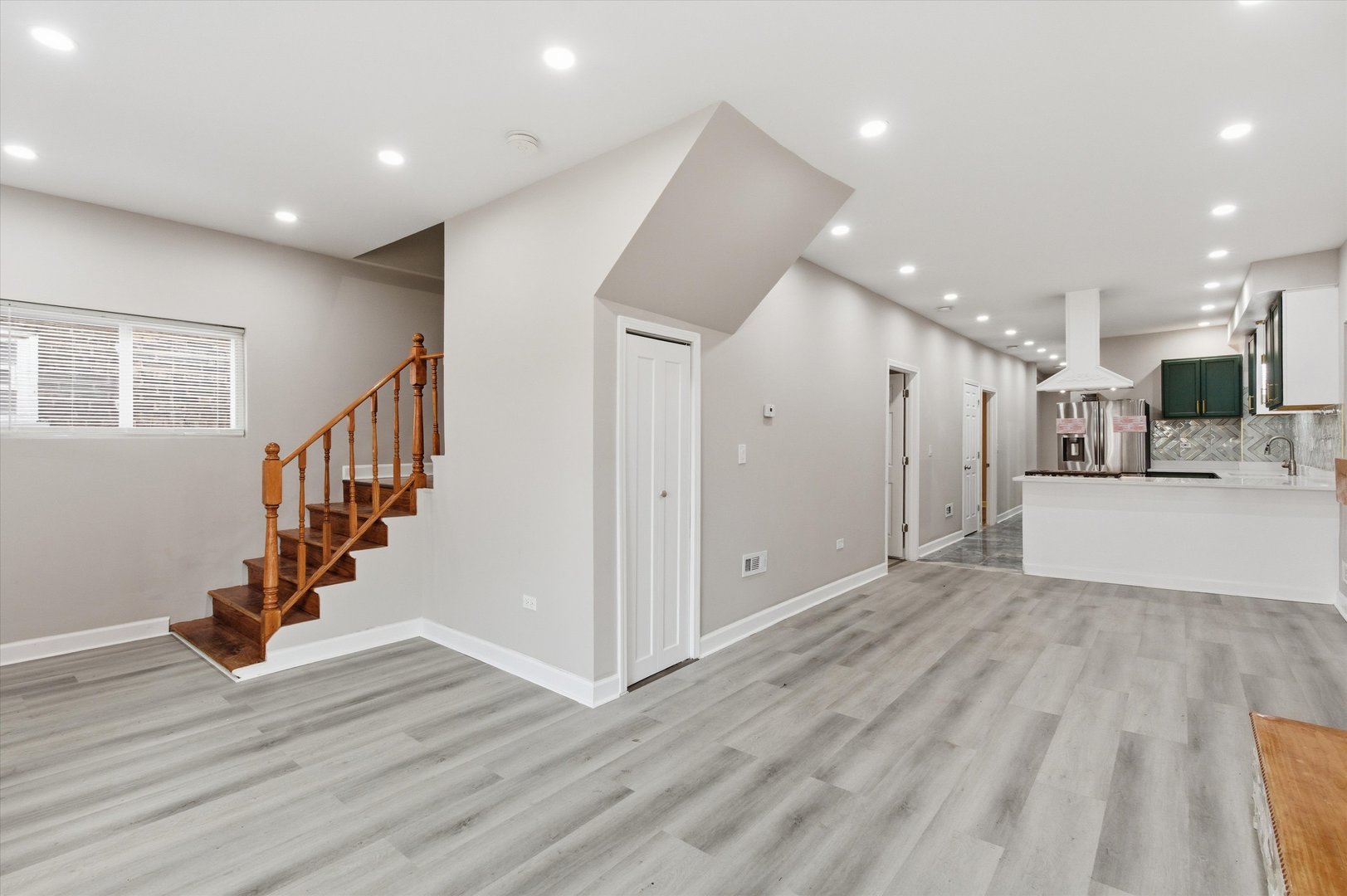 8305 S MARYLAND Avenue, Chicago, IL 60619