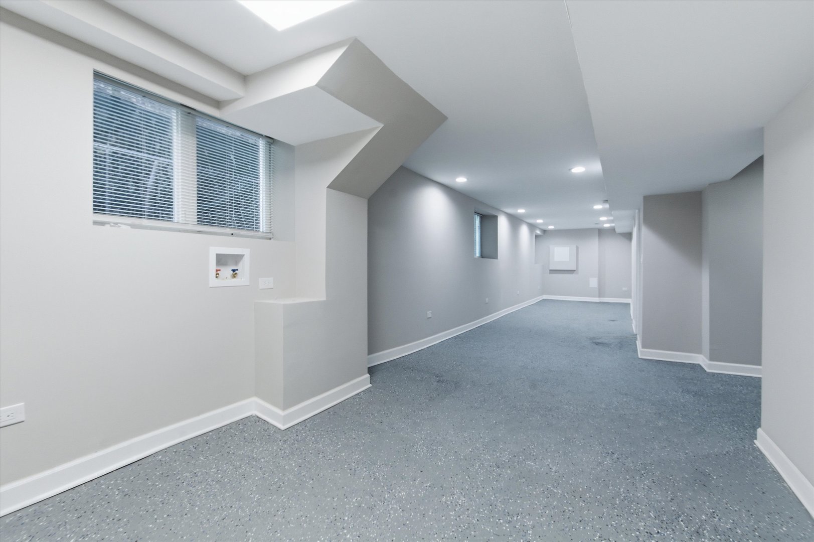 8305 S MARYLAND Avenue, Chicago, IL 60619