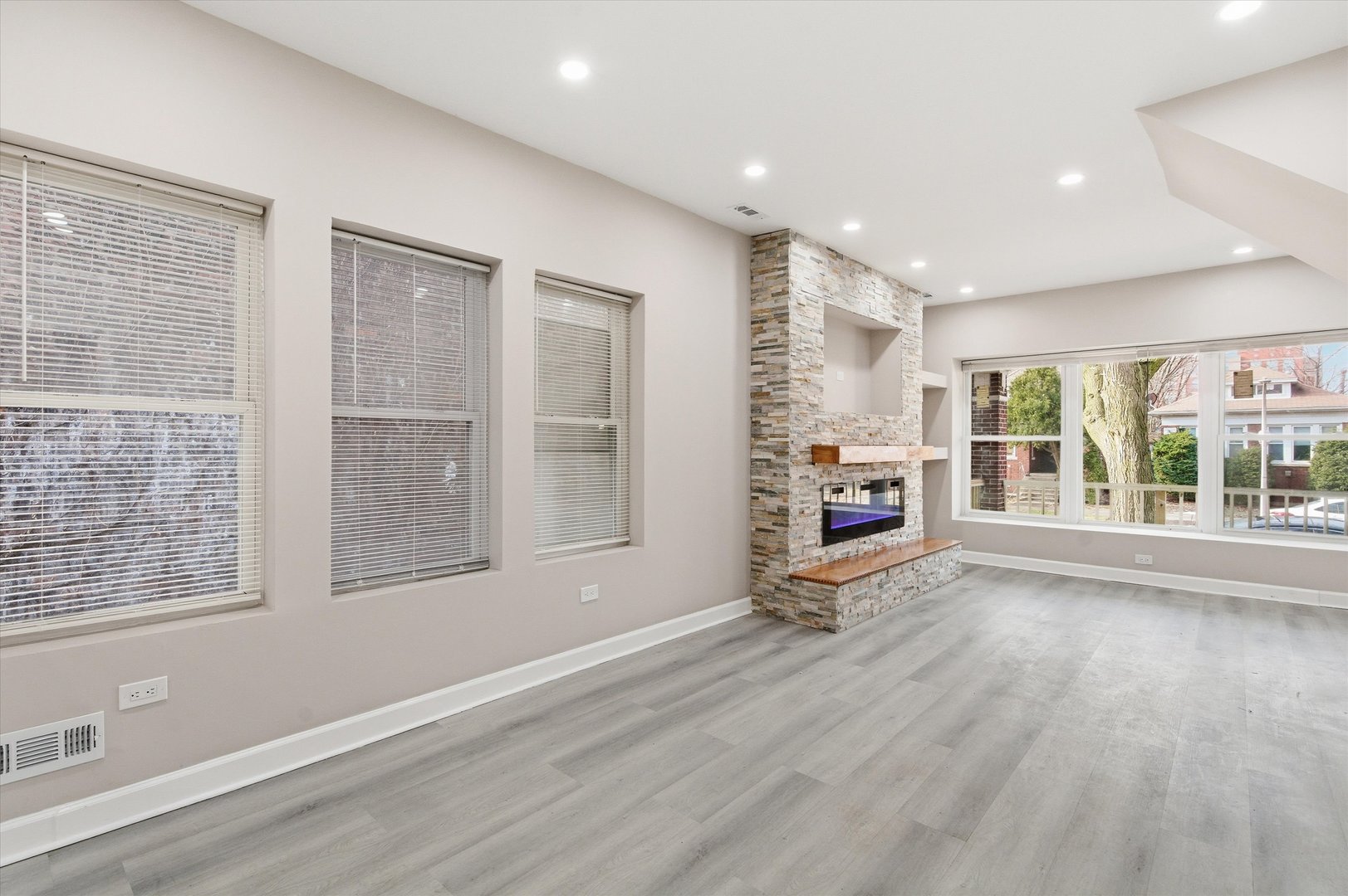 8305 S MARYLAND Avenue, Chicago, IL 60619