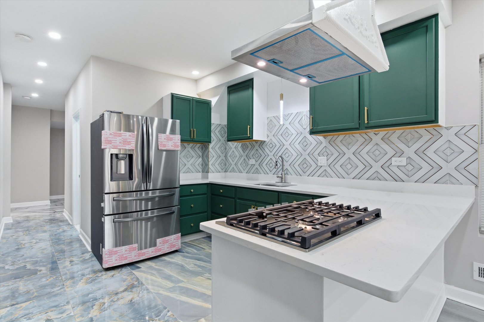 8305 S MARYLAND Avenue, Chicago, IL 60619