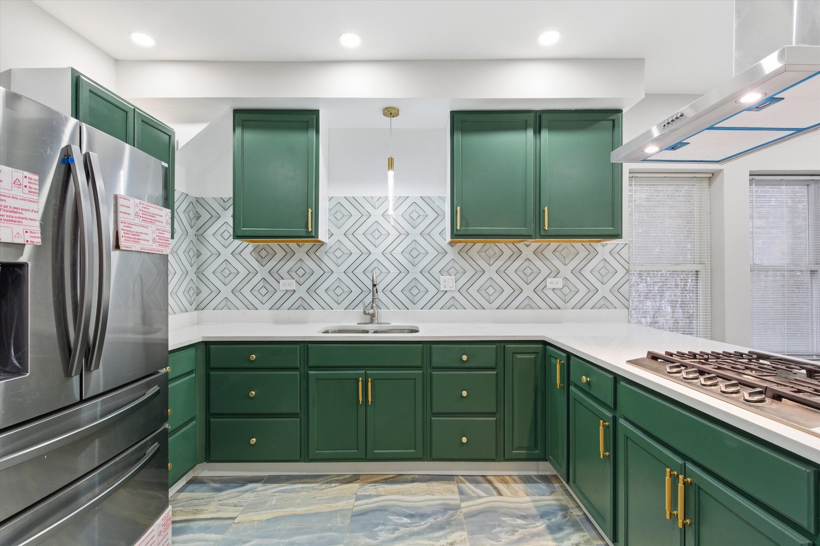 8305 S MARYLAND Avenue, Chicago, IL 60619