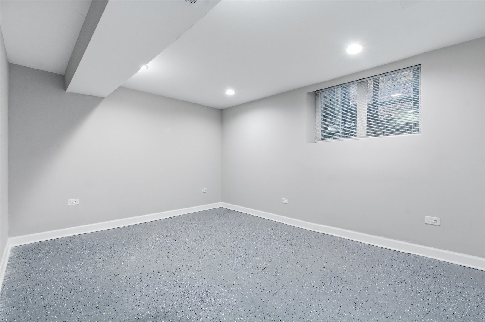 8305 S MARYLAND Avenue, Chicago, IL 60619