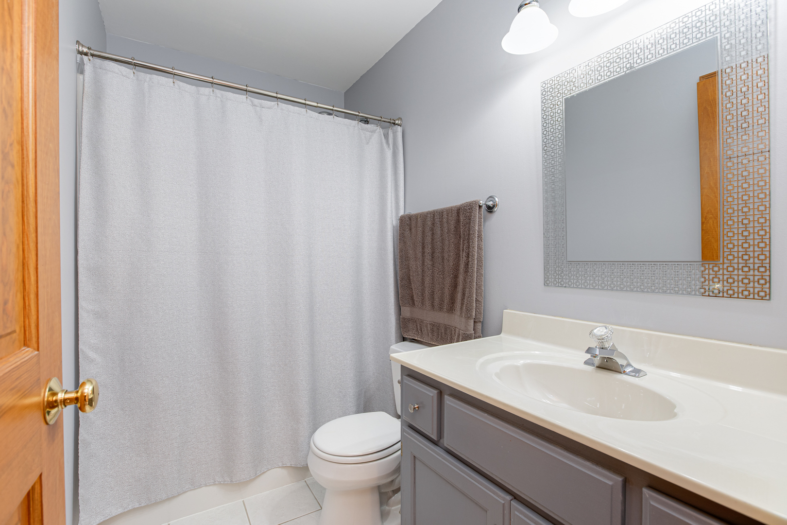 833 E Sterling Avenue, West Chicago, IL 60185