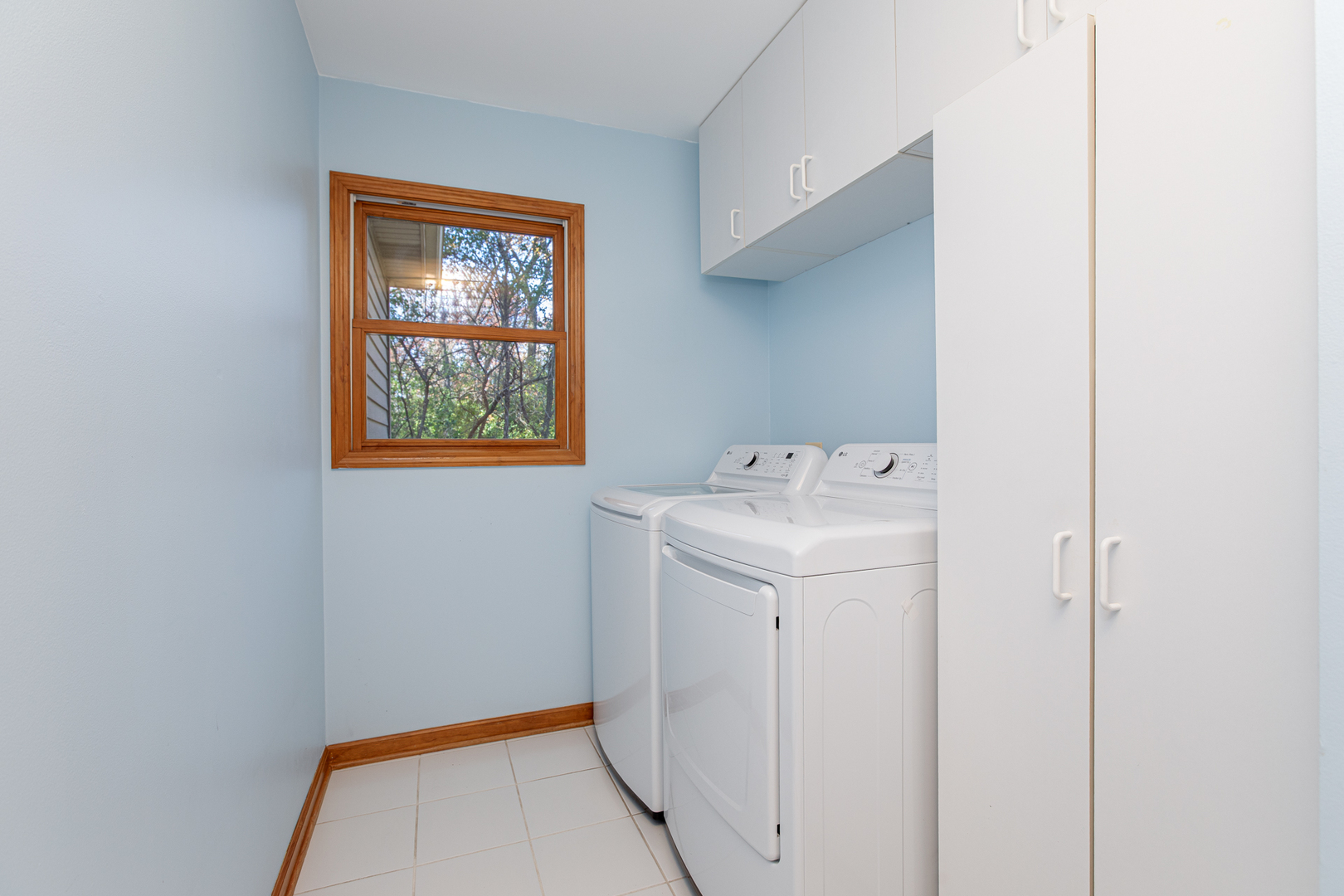 833 E Sterling Avenue, West Chicago, IL 60185