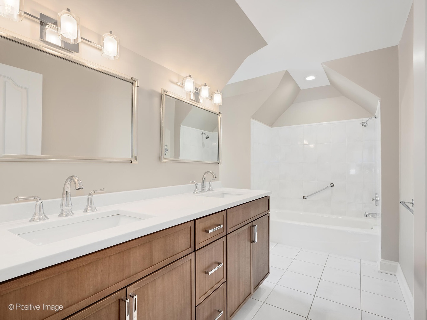 20 Natoma Drive, Oak Brook, IL 60523