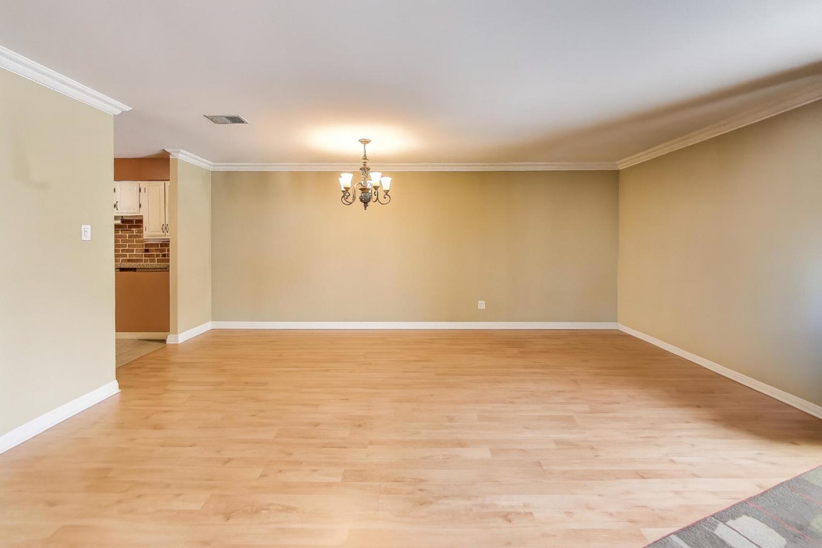 1243 E Baldwin Lane #211, Palatine, IL 60074