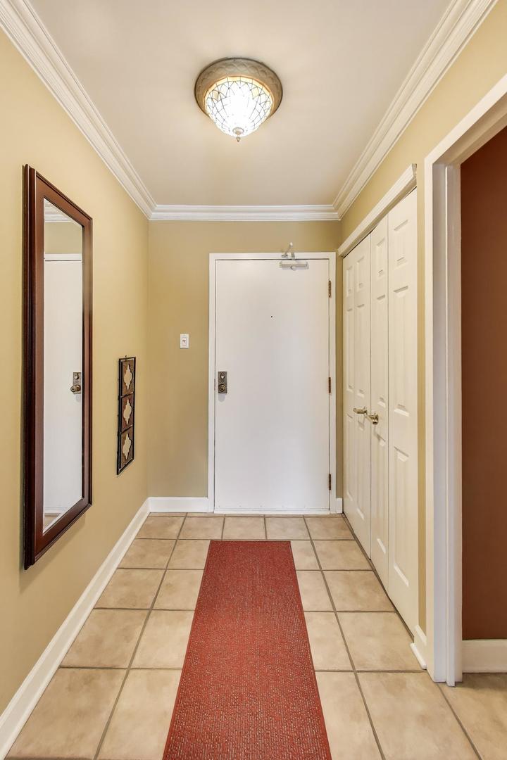 1243 E Baldwin Lane #211, Palatine, IL 60074