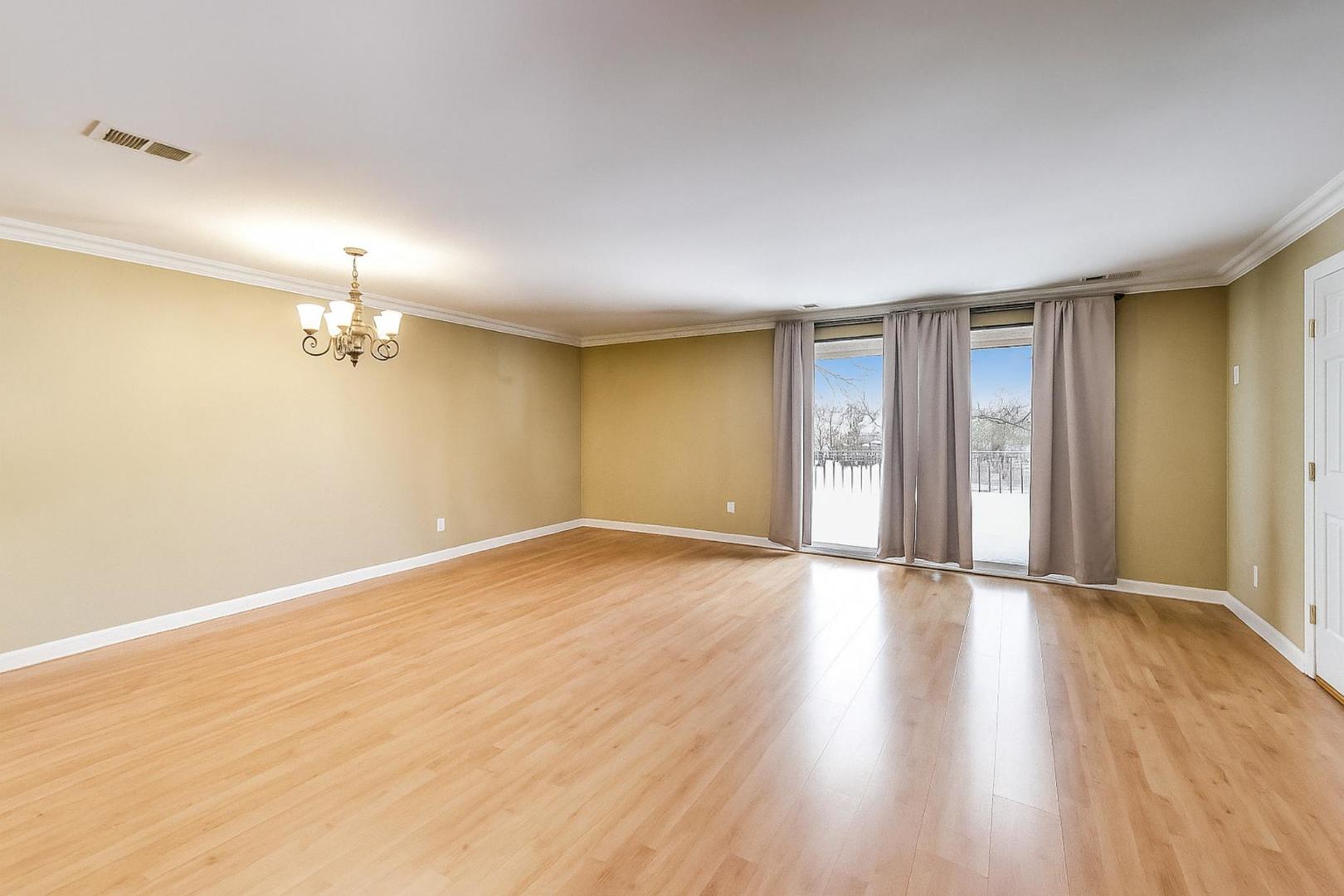 1243 E Baldwin Lane #211, Palatine, IL 60074