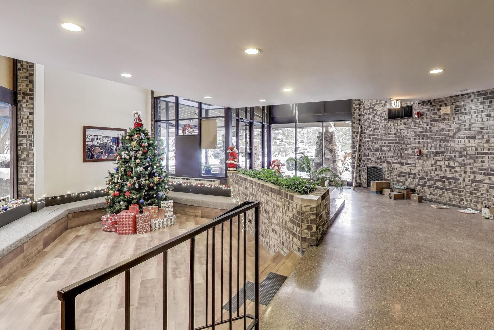 1243 E Baldwin Lane #211, Palatine, IL 60074