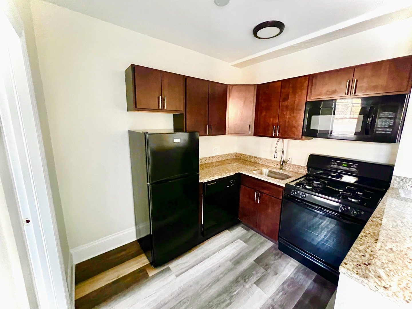 839 W Sheridan Road #204, Chicago, IL 60613