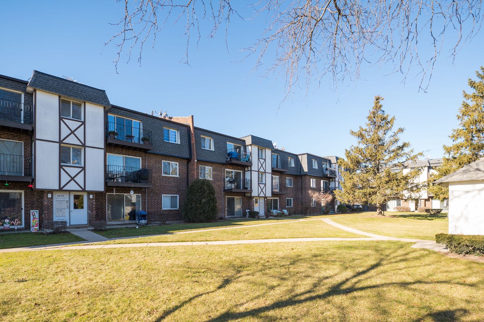 9457 Bay Colony Drive #3N, Des Plaines, IL 60016