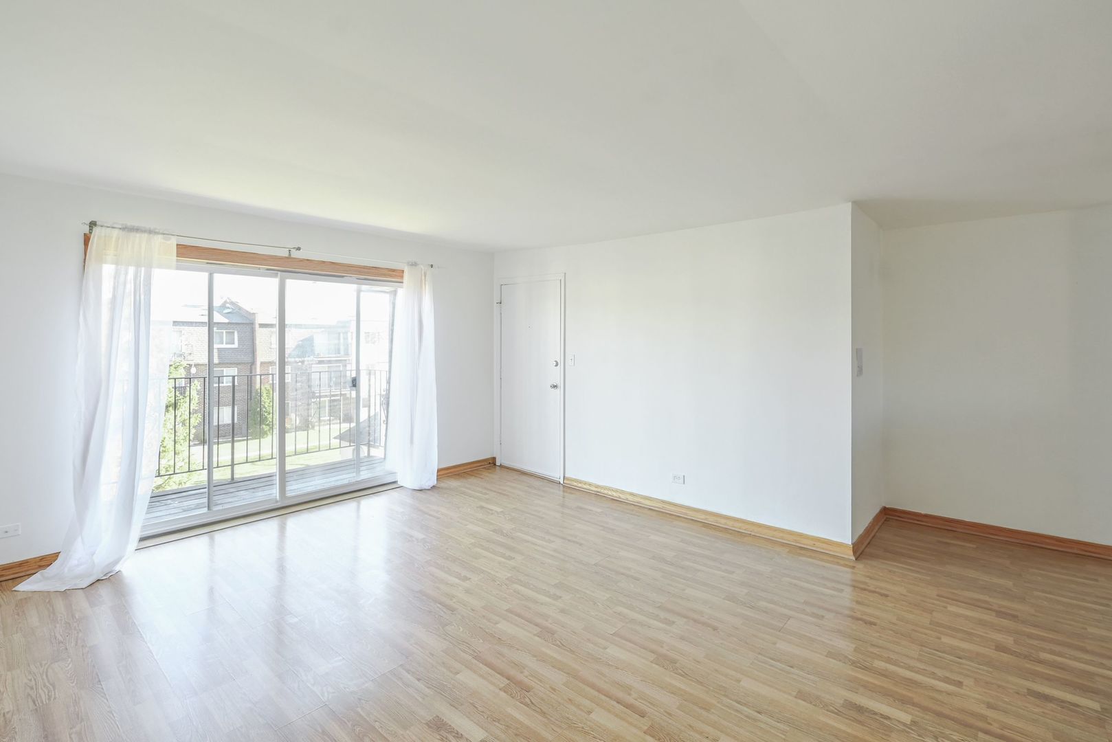 9457 Bay Colony Drive #3N, Des Plaines, IL 60016