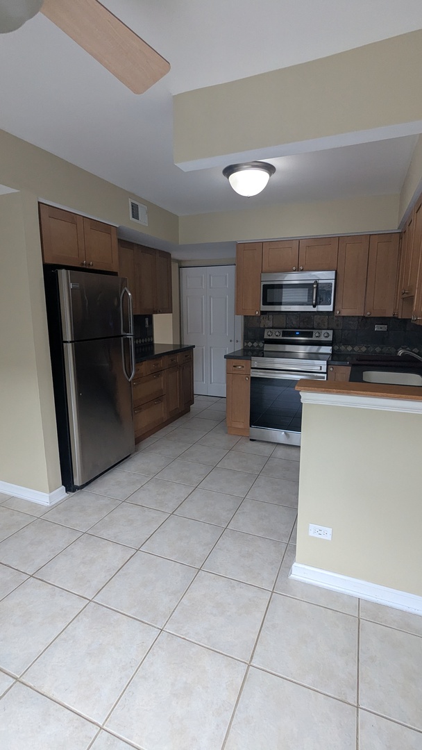 2233 Flower Court #2233, Schaumburg, IL 60194