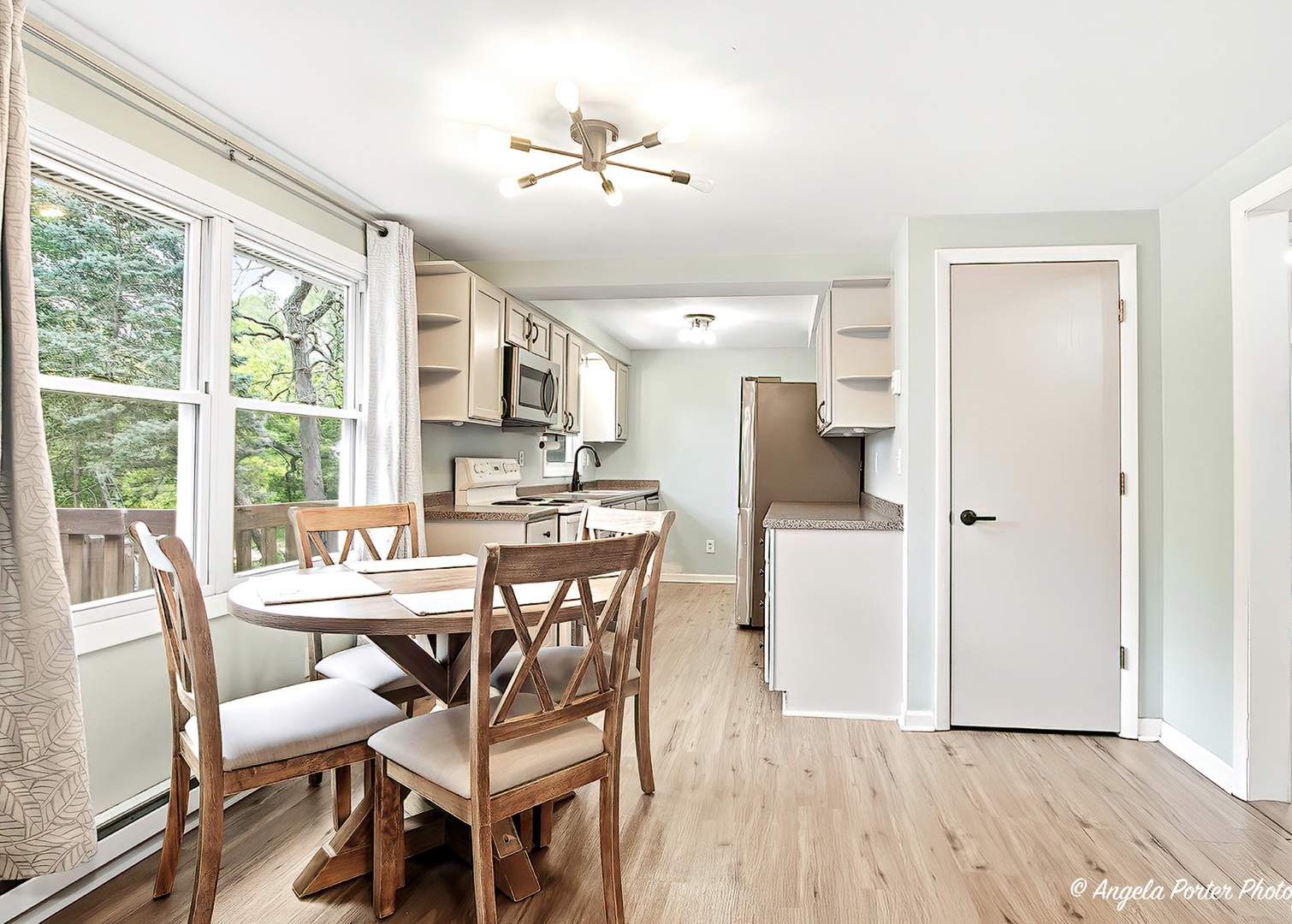 5703 Fox Lake Road, McHenry, IL 60051